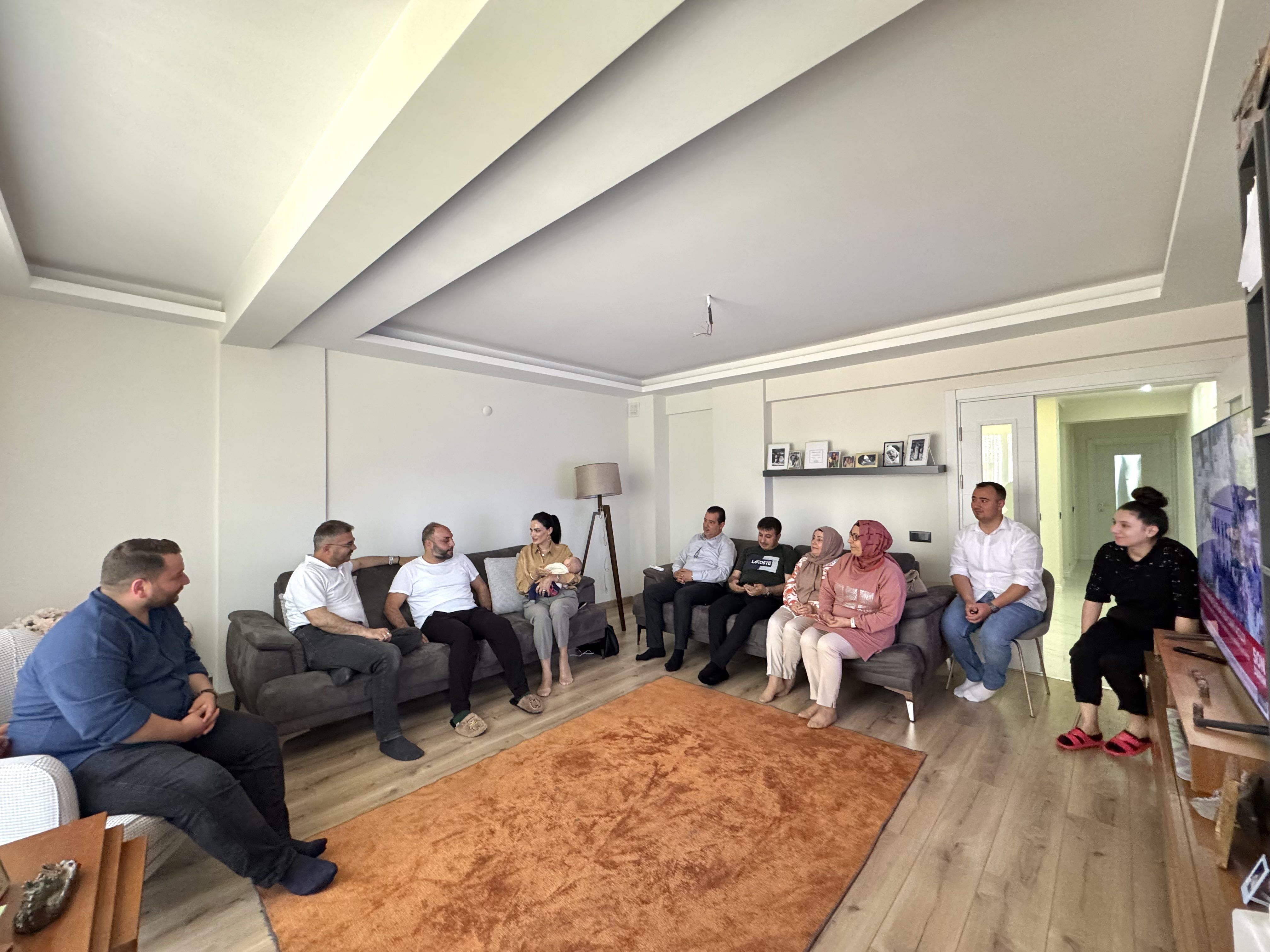 Ak Parti Aydin Teskilatindan Ali Demire Moral Ziyareti 570202 1Dcb77F6De2A8D7C88C7C6Eef914B245