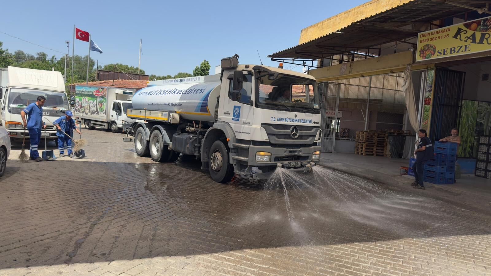 Aydın’ın 17 ilçesinde temizlik çalışmaları devam ediyor