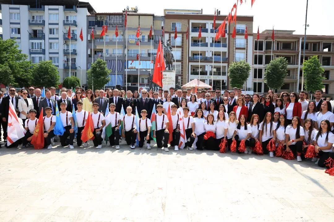 Aydinda 19 Mayis Coskusu Incirliova Ve Kocarli Bayrami Gururla Kutladi 568984 Dbea36881C36A1487C4Dfc54A787D75D