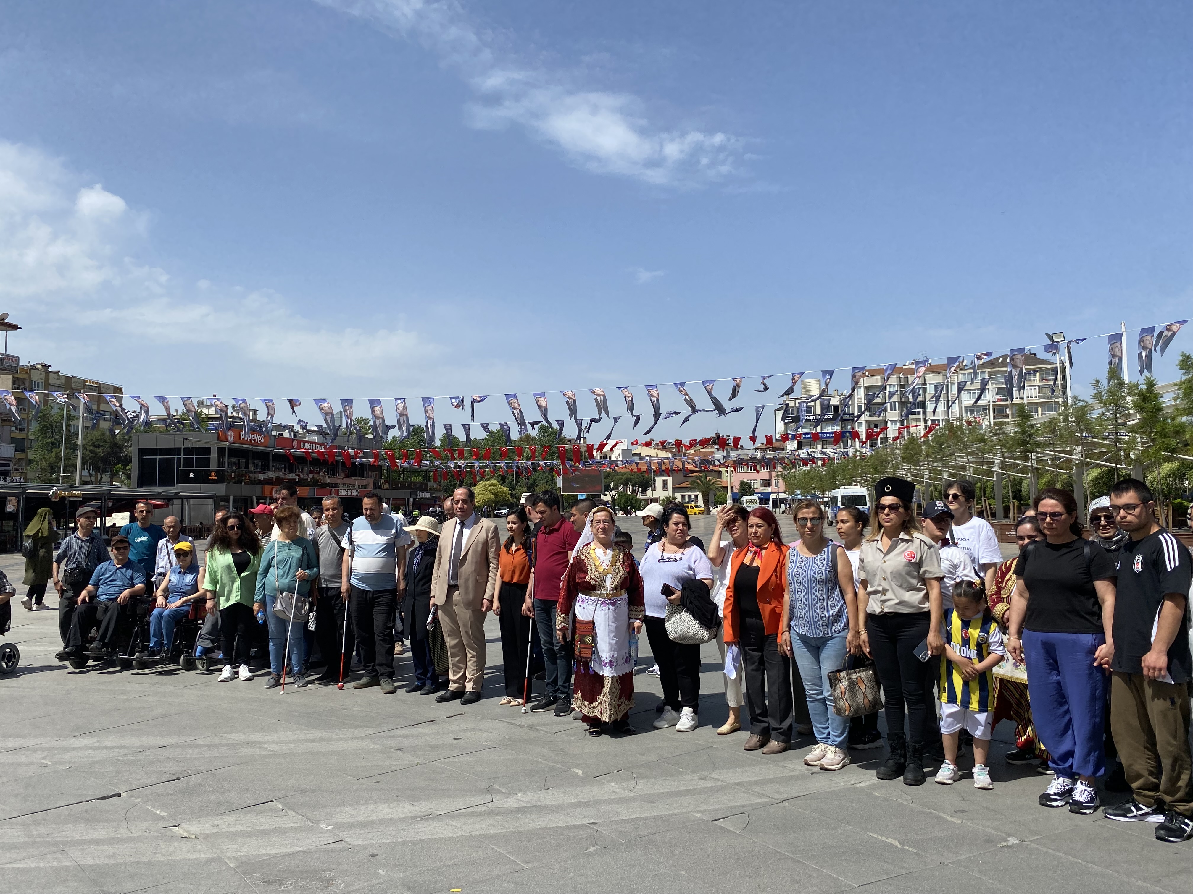  Engelsiz bir yaşam için yürüdüler 
