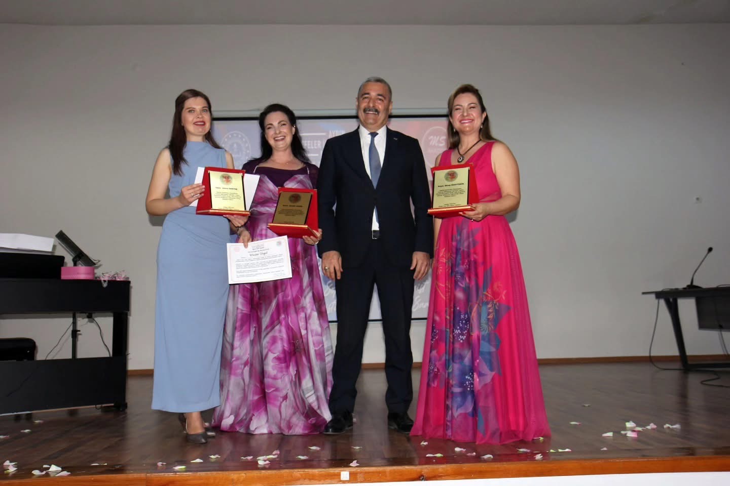 Aydinda Opera Gosterisi Buyuk Begeni Topladi 566510 6275E7164D9948E1500593Ea7C2A66C7