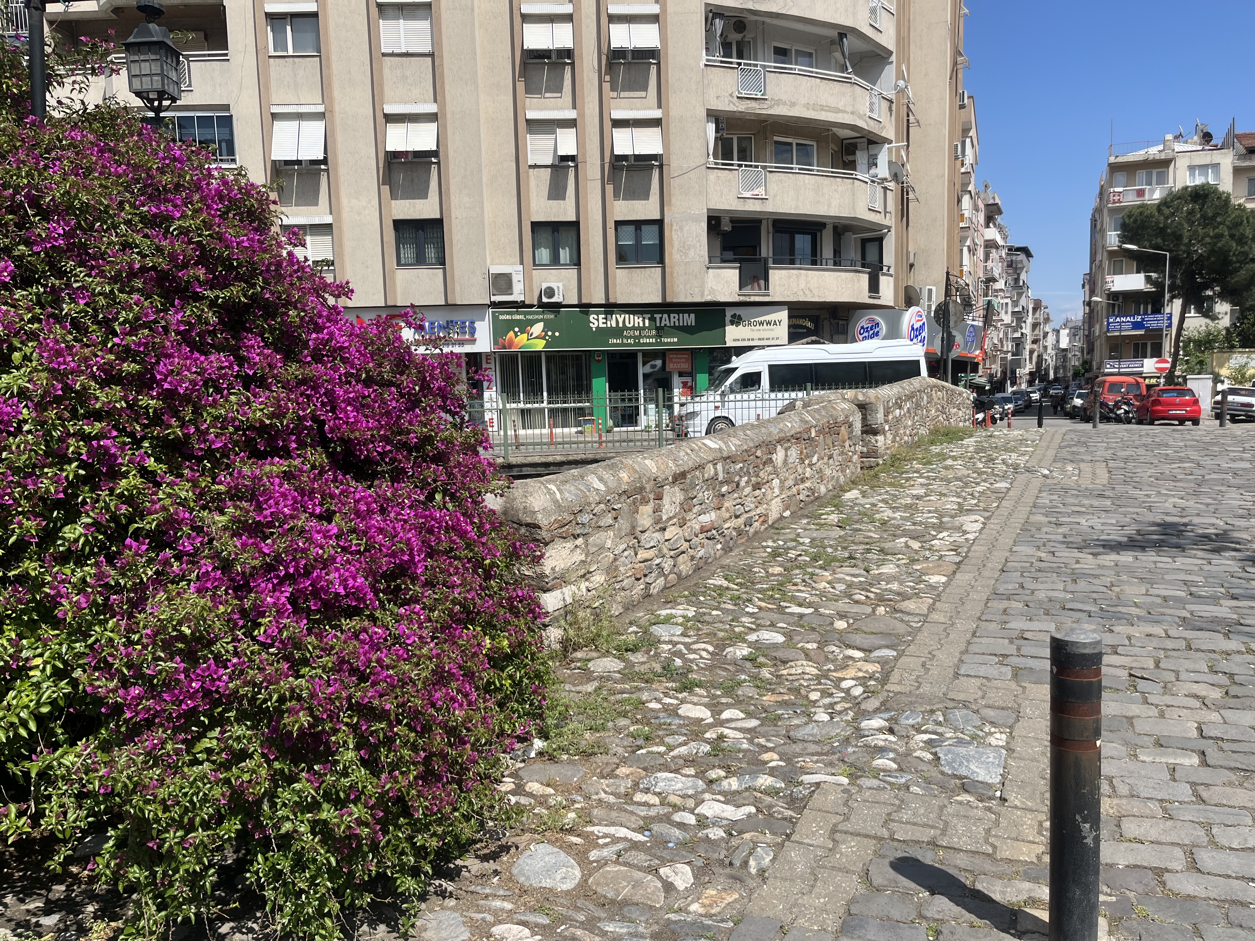 Aydın’daki tarihi köprü renklendi