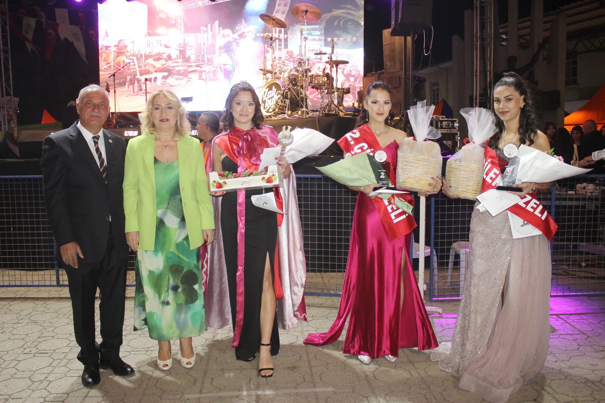 Aydinin Cilek Guzeli Tacini Takti Festivalde Zakkum Ruzgari Esti 569022 057B6020F6B589363F00E0Cd8714481A
