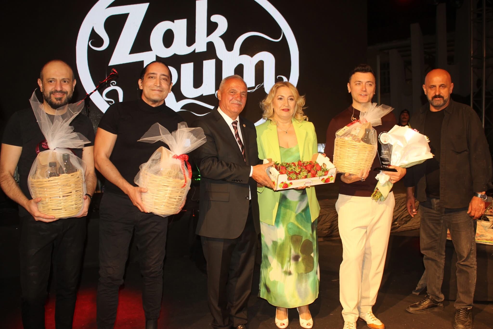 Aydinin Cilek Guzeli Tacini Takti Festivalde Zakkum Ruzgari Esti 569022 C44399103F0C030654602F6D92103915