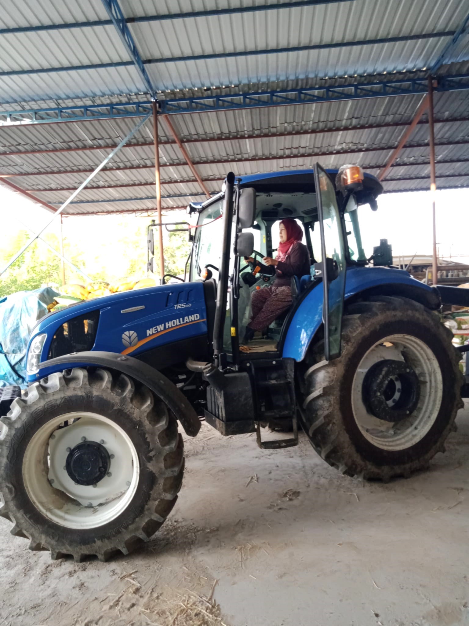 Aydinli Annenin Yurek Isitan Hikayesi Traktorun Direksiyonunda Anne Sefkati 566354 Dd1Fe522F545A1Ec3D552Cfcf5F6C66B