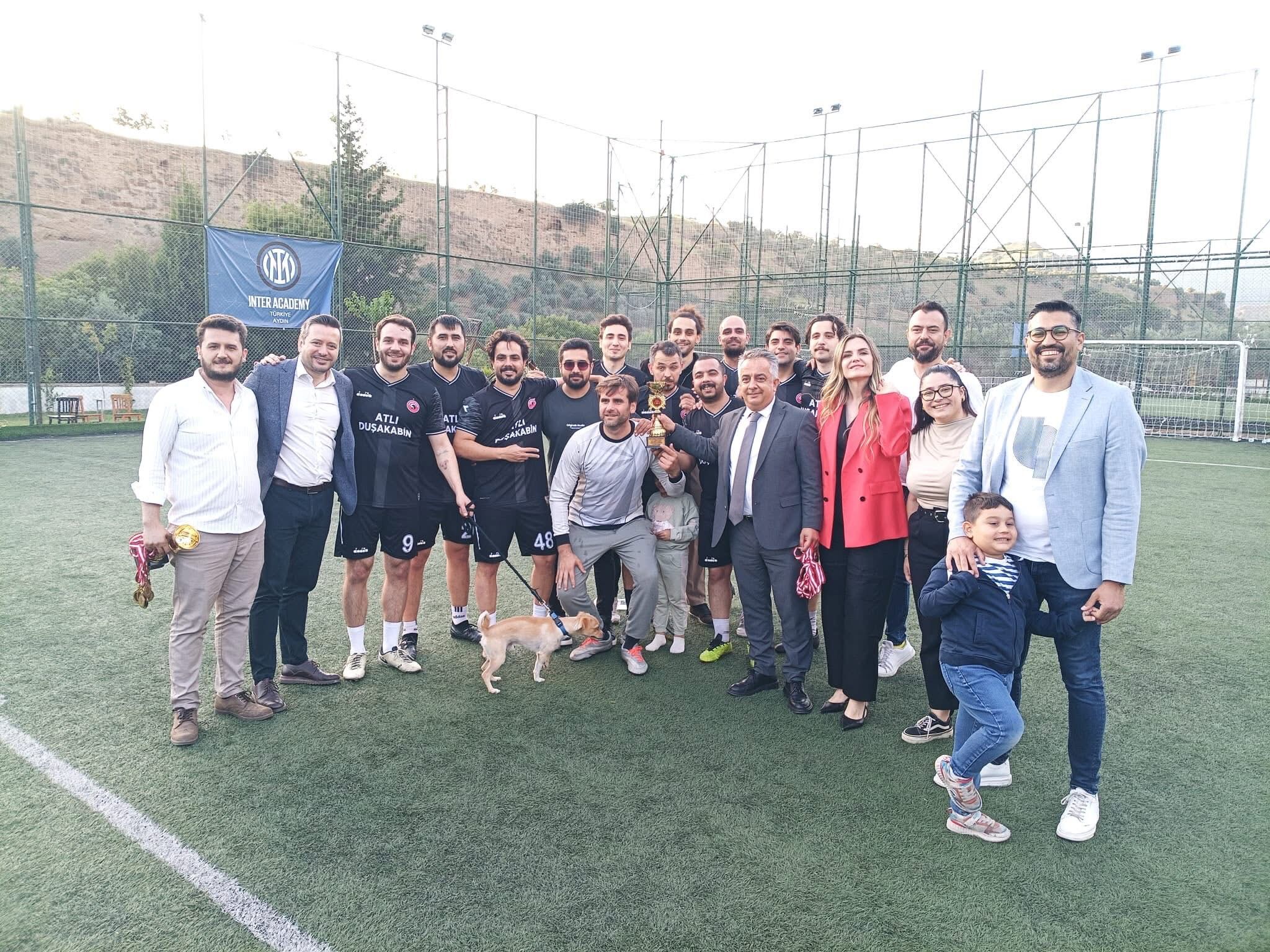 Aydinli Avukatlardan Futbol Turnuvasi Kupayi Baskan Arslan Takdim Etti 571034 4Acde126F3B8Bb94357B4E963E64D907