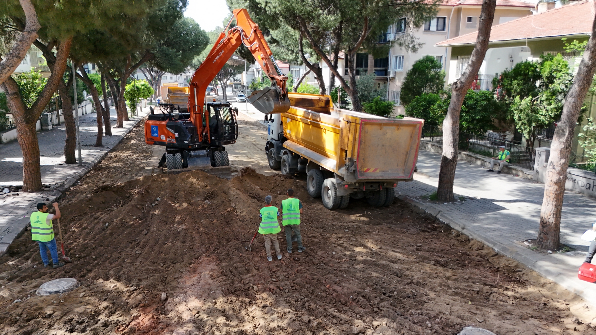 Başkan Çerçioğlu Aydın’ın tüm ilçelerinde yol yapım ve yenileme çalışmalarını sürdürüyor