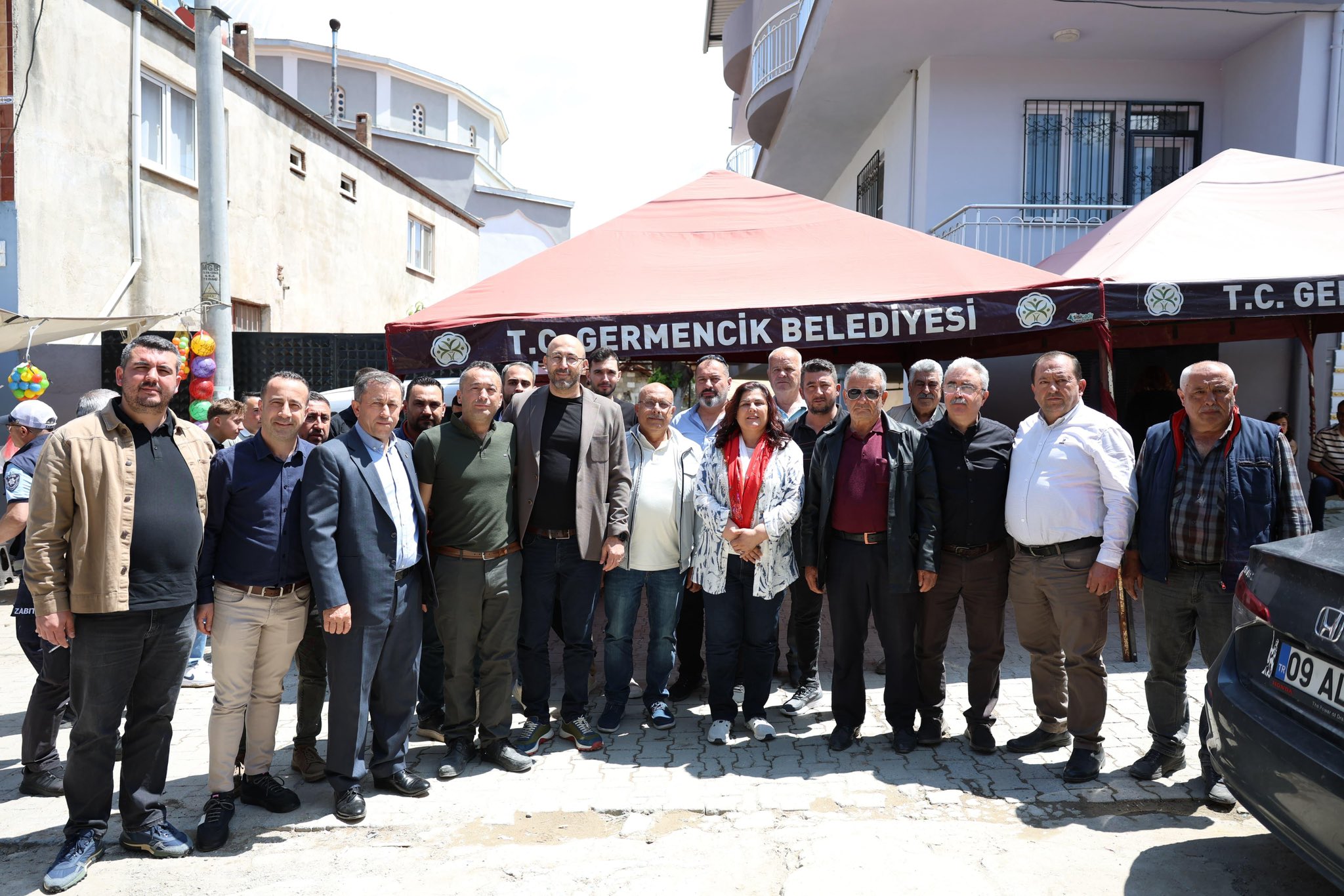 Başkan Çerçioğlu'ndan gençlere “mutluluk sepeti” hediyesi