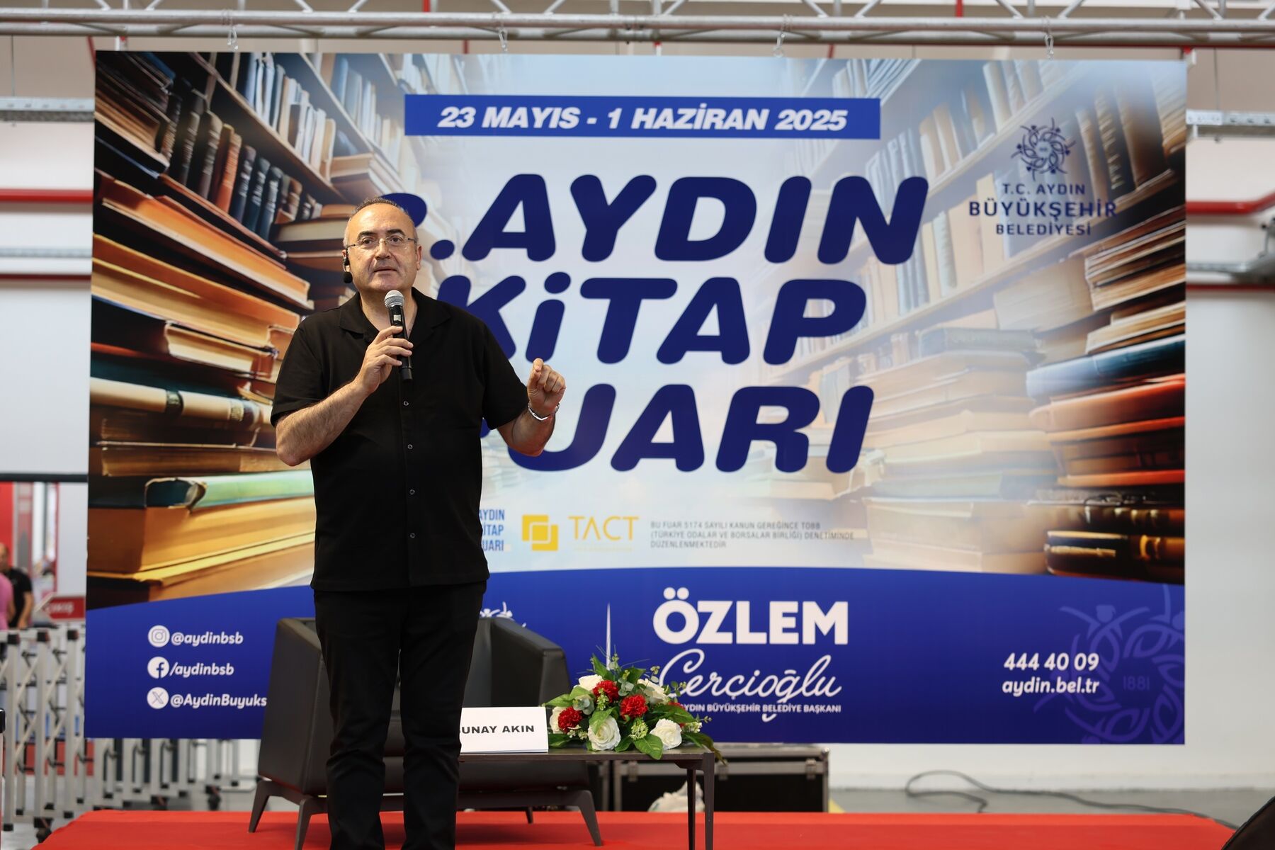 Baskan Cercioglu Sevilen Yazarlari Aydinlilar Ile Bulusturmaya Devam Ediyor Vatandaslardan 2 Aydin Kitap Fuarina Yogun Ilgi 571488 D622978B67A5565D73Afe4Bc2F4Ee5A2