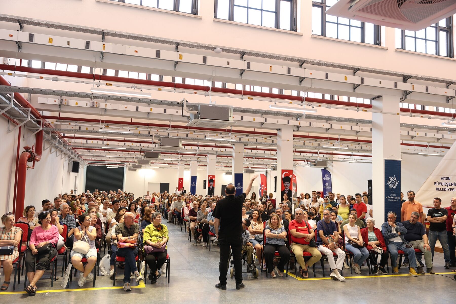 Baskan Cercioglu Sevilen Yazarlari Aydinlilar Ile Bulusturmaya Devam Ediyor Vatandaslardan 2 Aydin Kitap Fuarina Yogun Ilgi 571488 E8838B6248D33Dc804362B2091Cce445