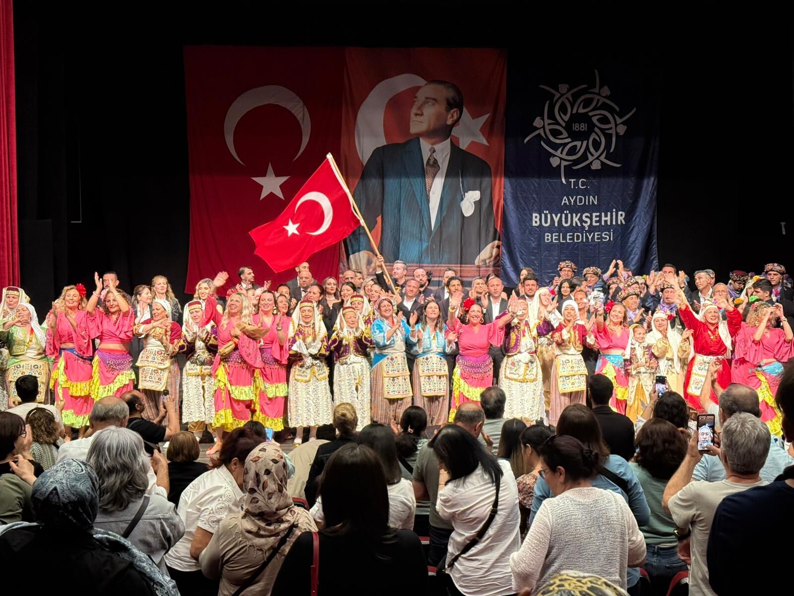 Baskan Cercioglunun Destekleri Ile Kultur Ve Sanatin Kalbi Aydinda Atiyor 572067 C2982Ac99D3E598C4B41Fca012Cebf6D
