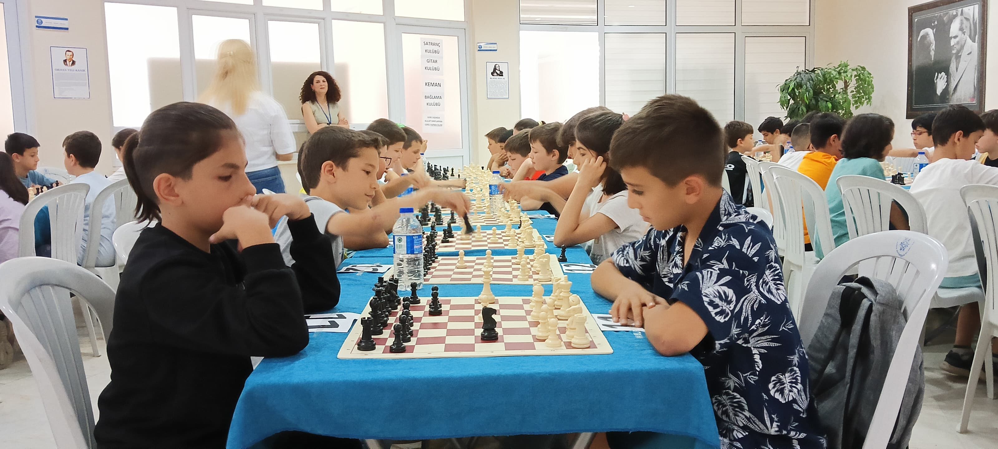 Büyükşehir'in kurslarında satranç öğrenen öğrenciler hamlelerini yarıştırdı