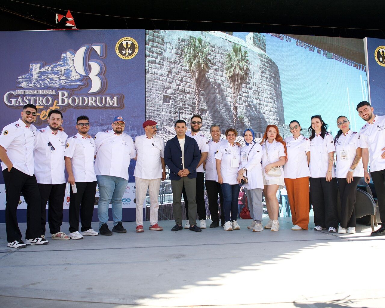 Baskan Omer Gunel Gastro Bodrum Feste Katildi 570348 00Ff813D3F0162E2219Fbb8B9F8C5A8F