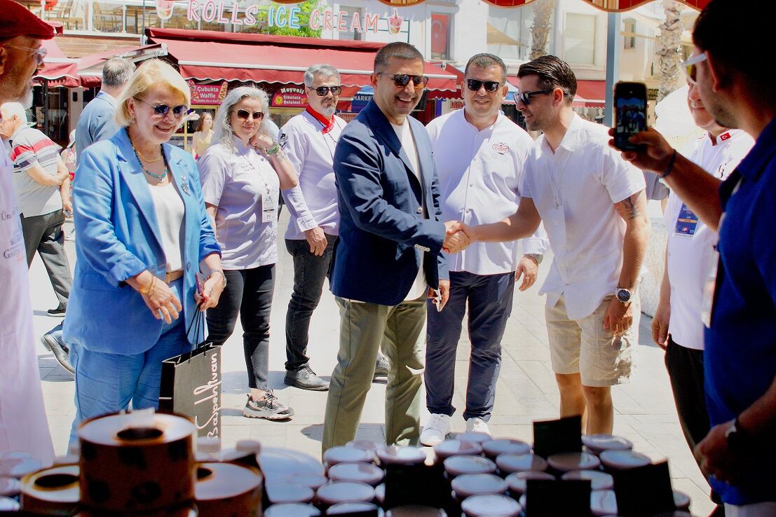 Baskan Omer Gunel Gastro Bodrum Feste Katildi 570348 B644E146E0030835762877Dd1645Ca5E