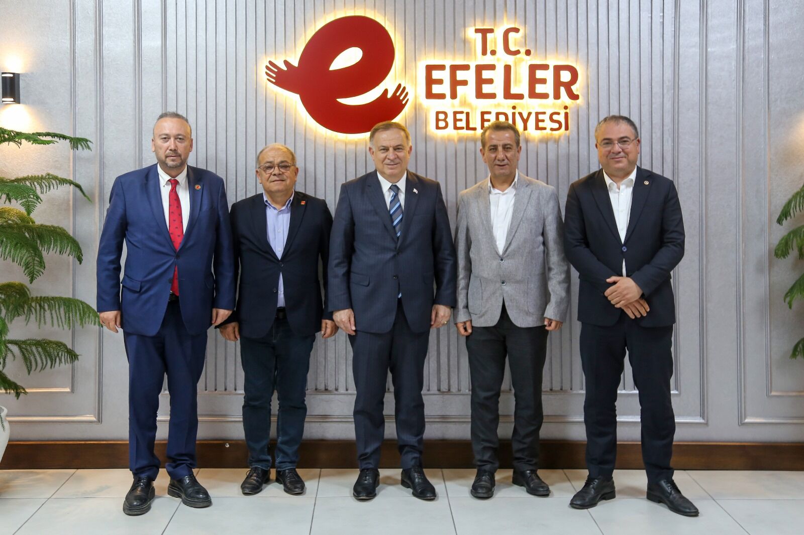 Başkan Yetişkin CHP Genel Başkan Yardımcısı Zeybek'i ağırladı