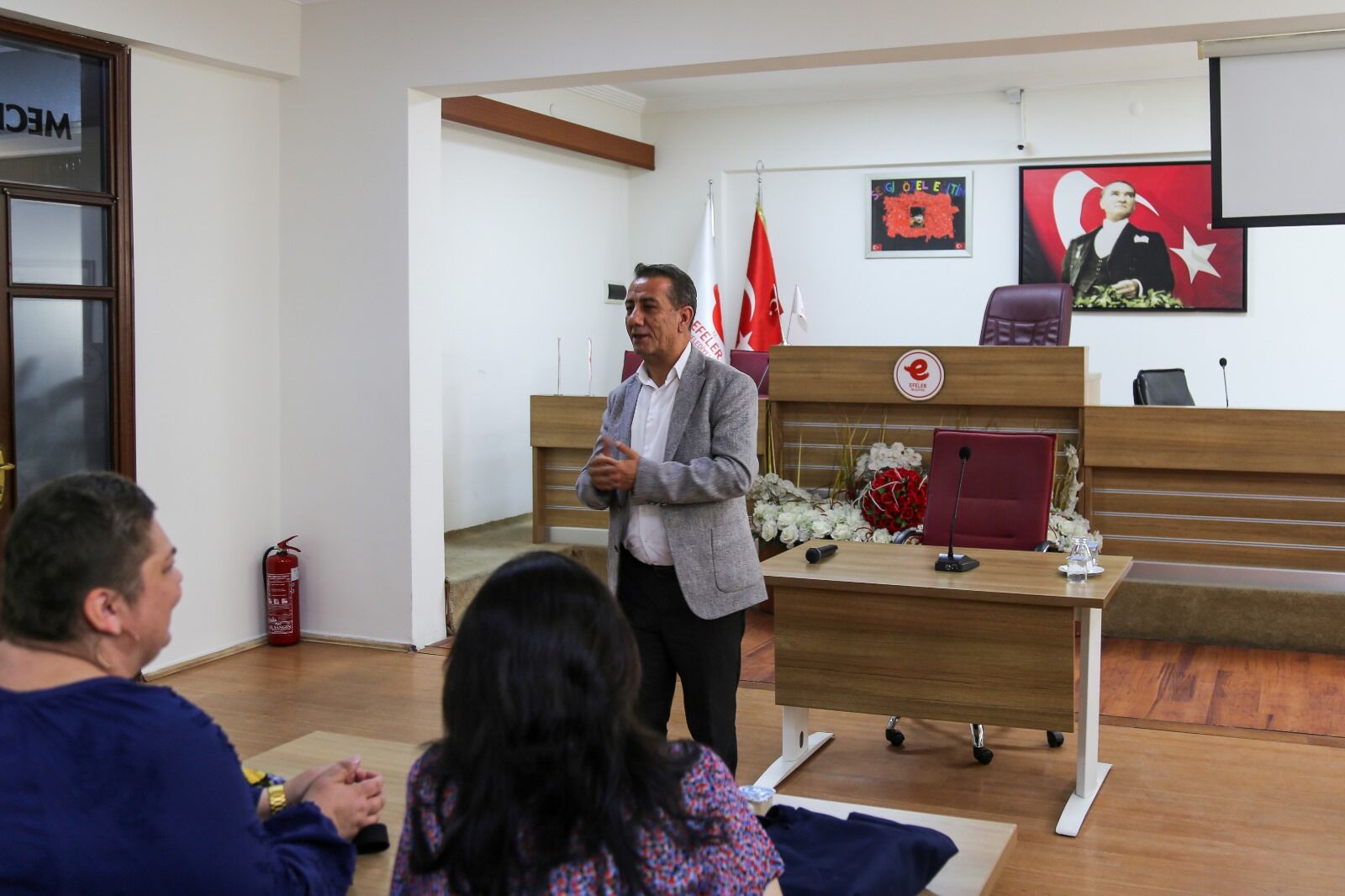 Baskan Yetiskin Ozel Konuklariyla Bulustu 569381 02274C45617E8D929C99078D4A7A56Ab