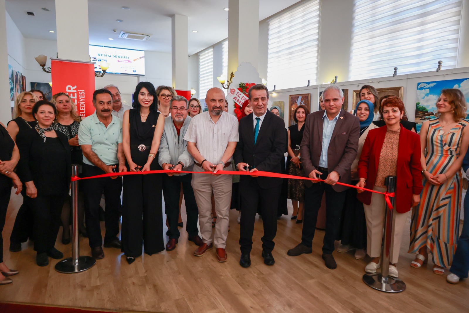 Baskan Yetiskinle Efelerin Kadinlari Uretiyor 565318 A60B6Ccf1C7804788B63473D48390109