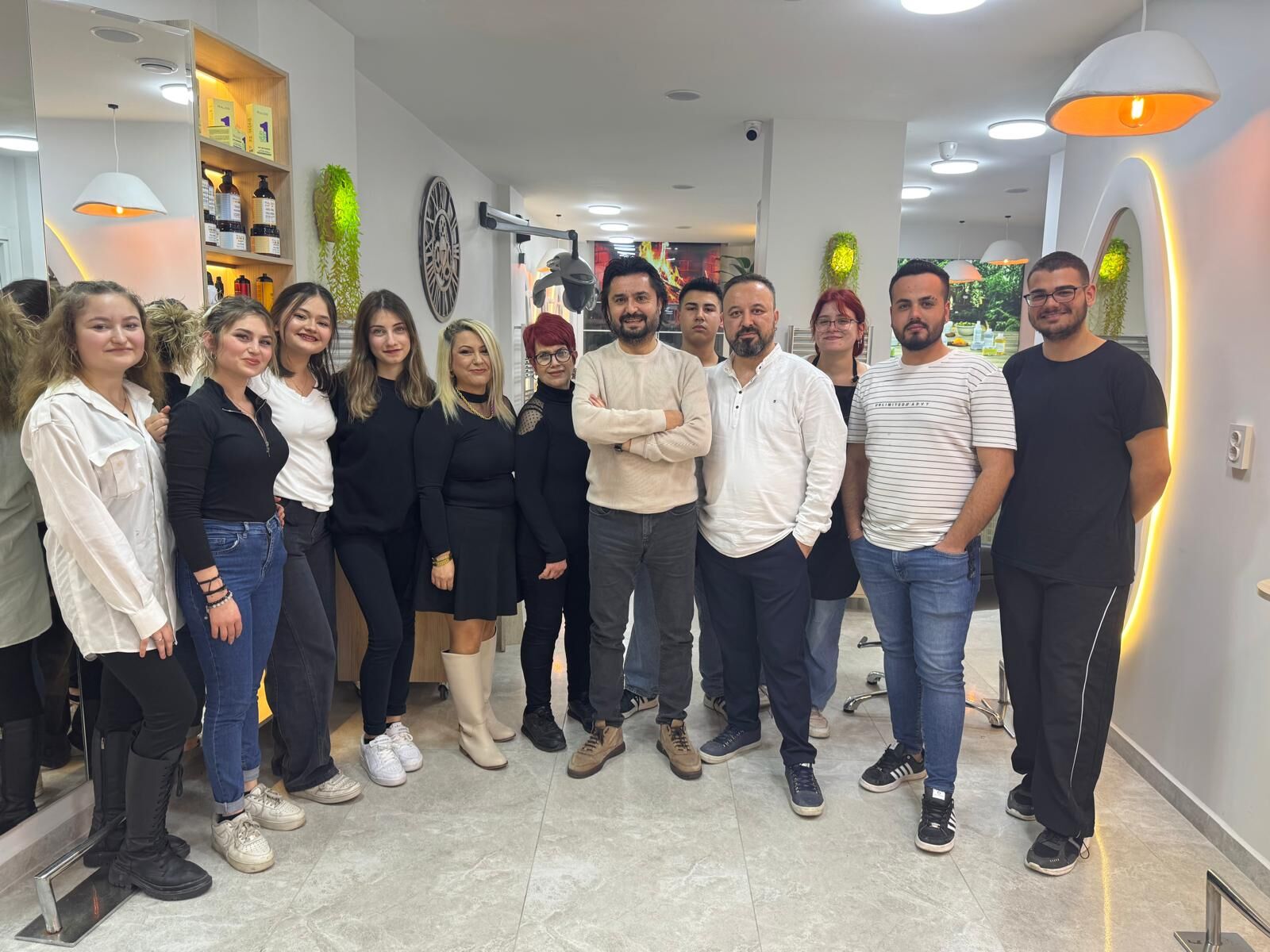 Bir Makasla Yola Ciktigi Aydinda Marka Oldu 570142 E2Bd0866F0393Ccbd2Cf729052787860
