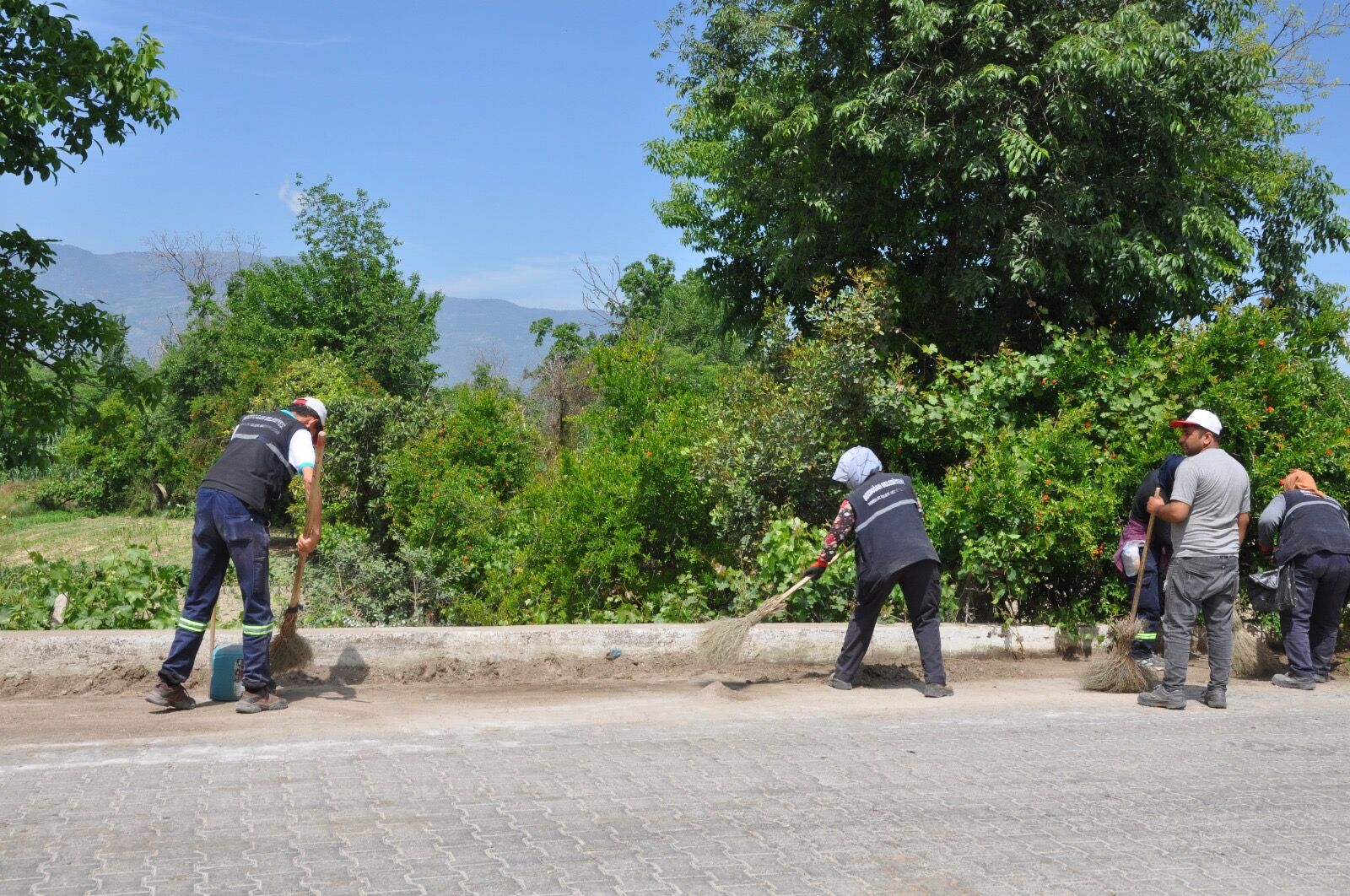 Bozdogan Yaza Hazirlaniyor Kapsamli Bahar Temizligi Basladi 568260 B6F1A3D6101885D8E9999866A3F2F8F2