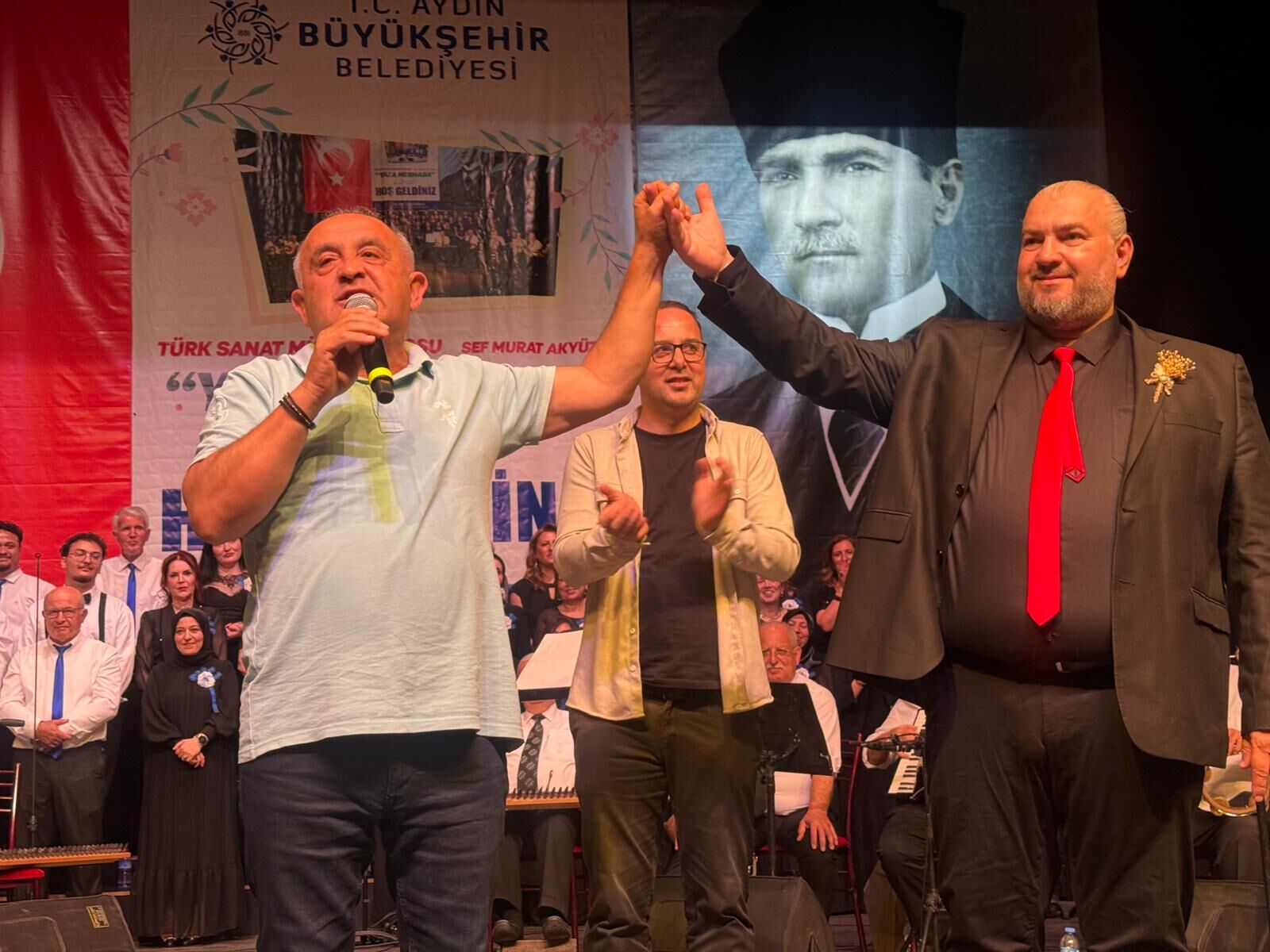 Cercioglu Sevilen Sarkilari Aydinlilar Ile Bulusturdu 571634 4A2Bf6642A0Bacb5372F1E90D7818645