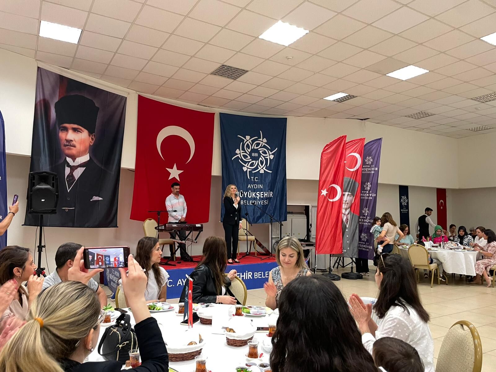 Çerçioğlu’ndan Aydınlı annelere ‘Anneler Günü’ hediyesi