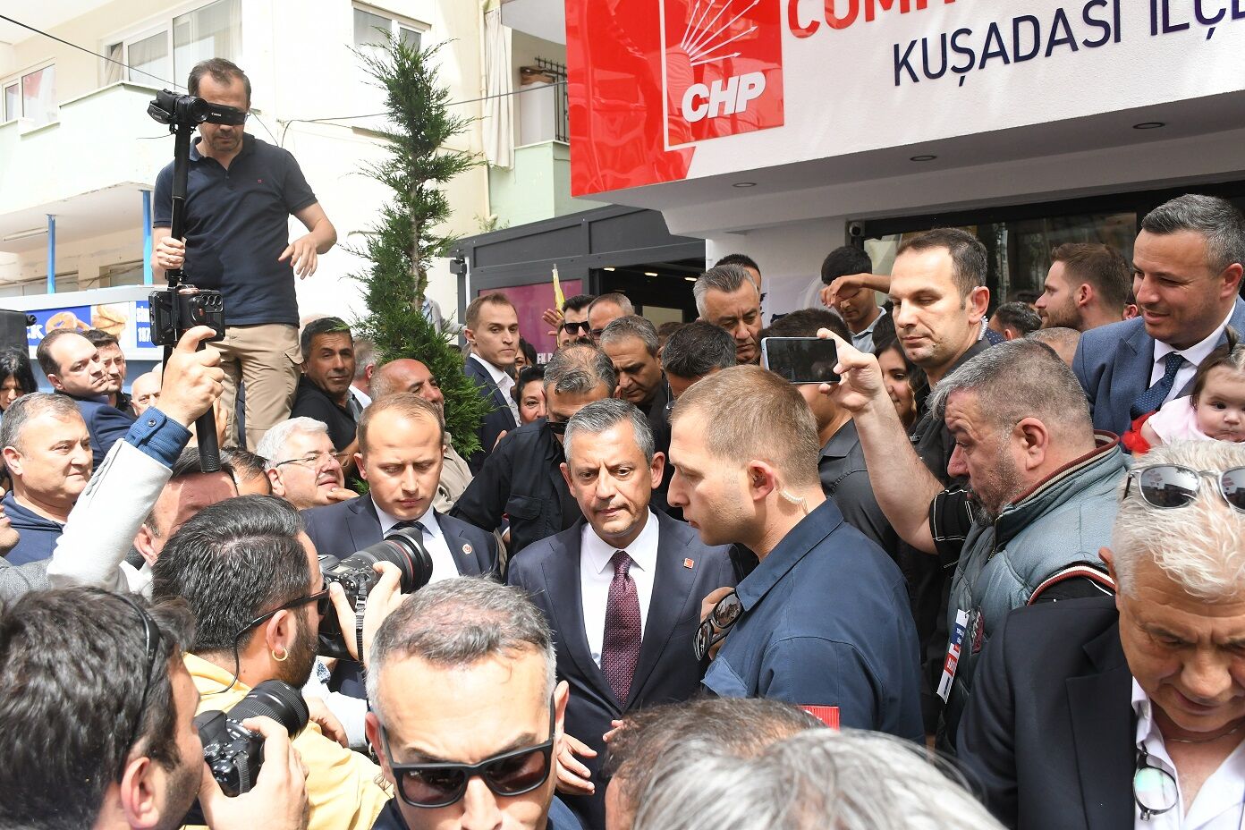 Chp Kusadasi Ilce Orgutunun Yeni Binasi Genel Baskan Ozgur Ozelin Katilimiyla Acildi 568477 1F546Fbff287D7614337468E2Cec93D4