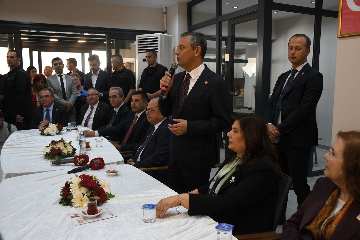 Chp Kusadasi Ilce Orgutunun Yeni Binasi Genel Baskan Ozgur Ozelin Katilimiyla Acildi 568477 6E6448F8B5A3C7D82F013131387A7103