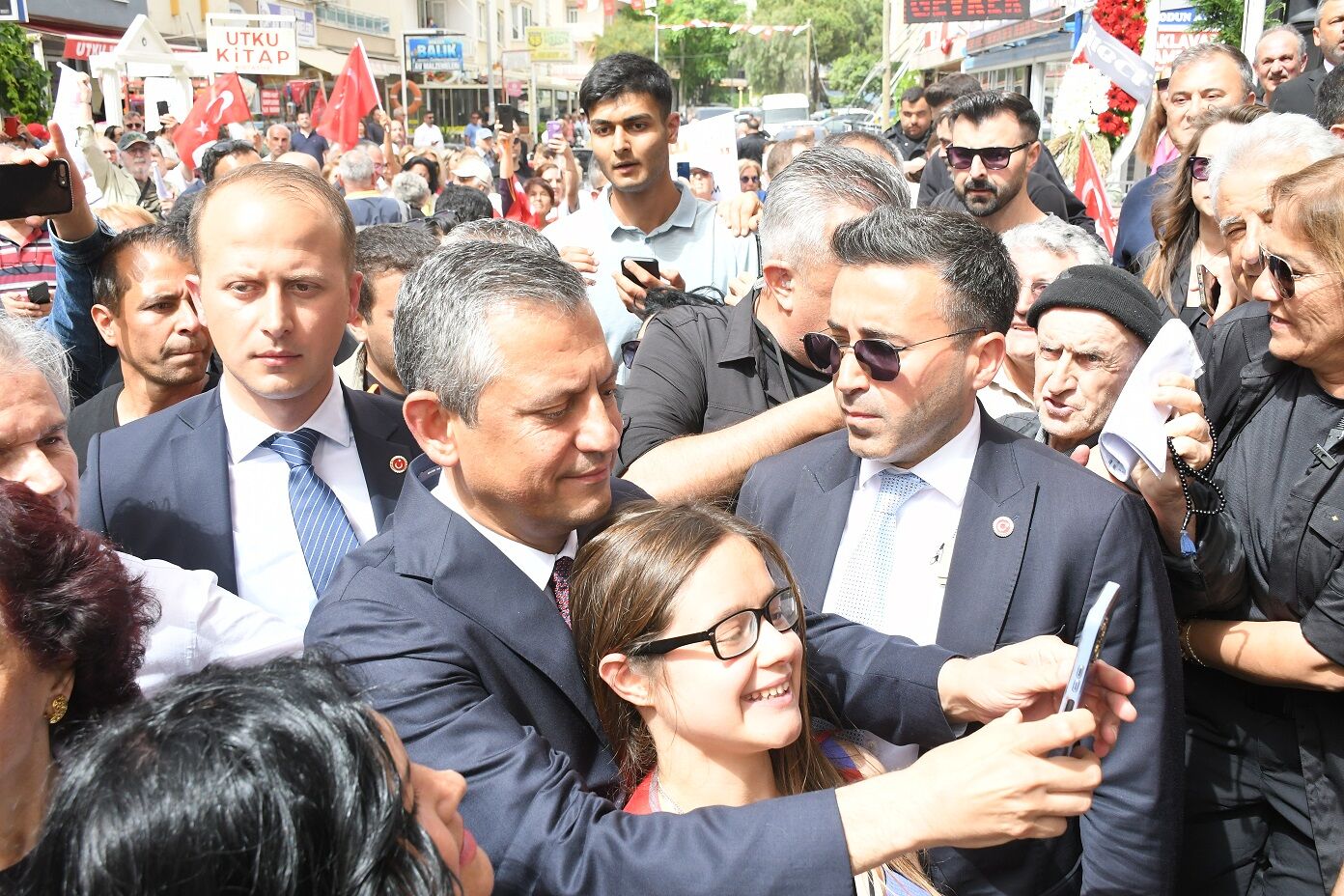 Chp Kusadasi Ilce Orgutunun Yeni Binasi Genel Baskan Ozgur Ozelin Katilimiyla Acildi 568477 94C976Cc44670A347D4F01Def608Ae6D