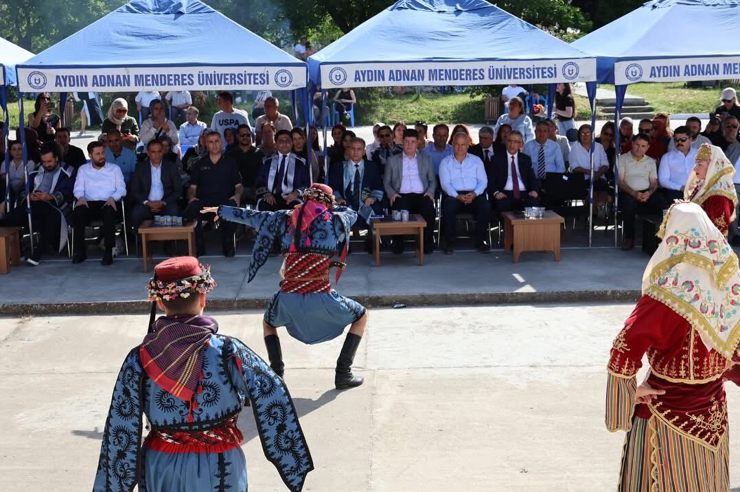 Cine Myo Mezuniyetlerini Coskuyla Kutladi Baskan Kivrak Diplomalari Takdim Etti 570356 1938De4Be155Dae1793F386155Af4E60