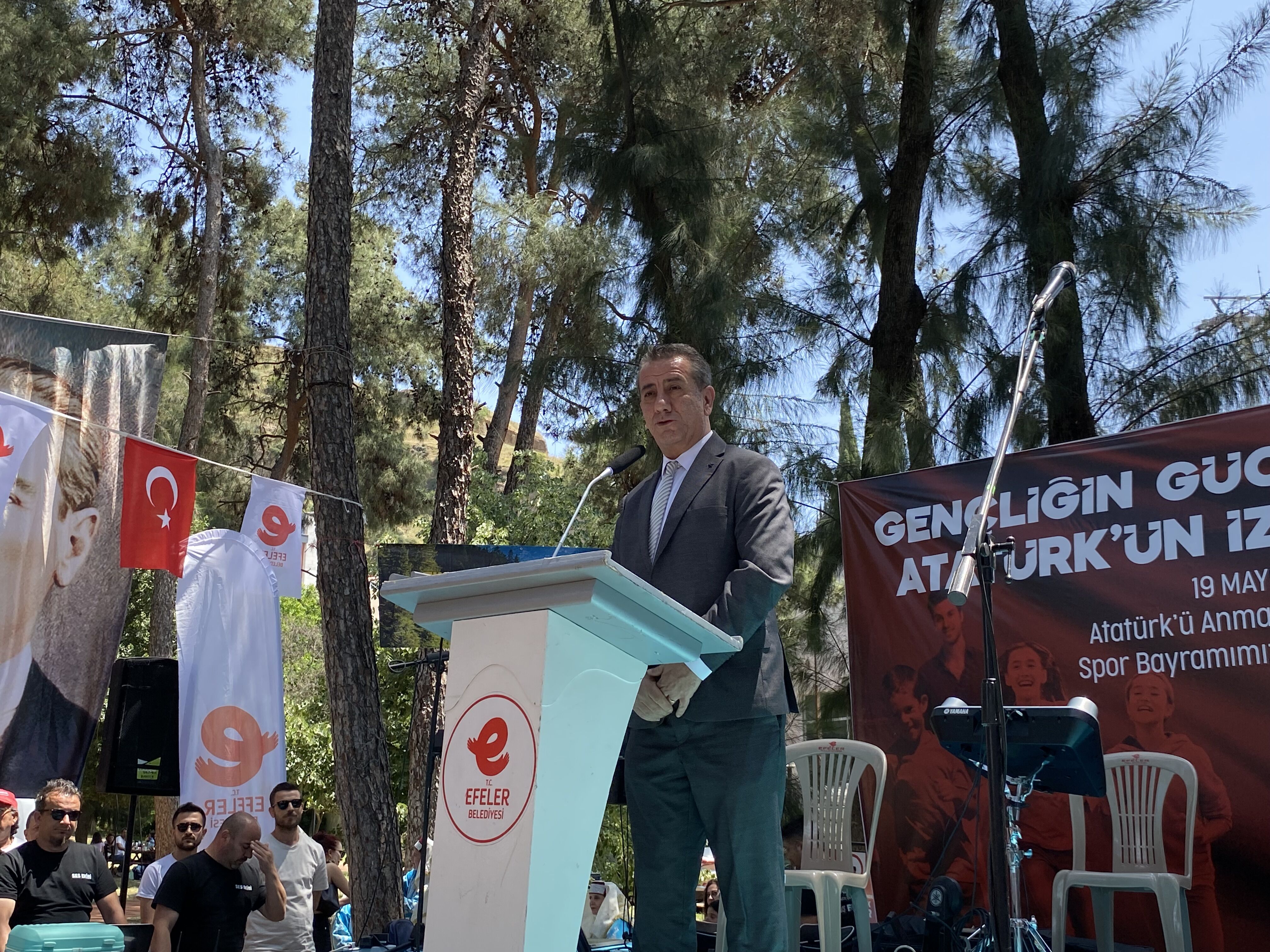 Efeler Belediyesi’nden coşkulu bayram kutlaması