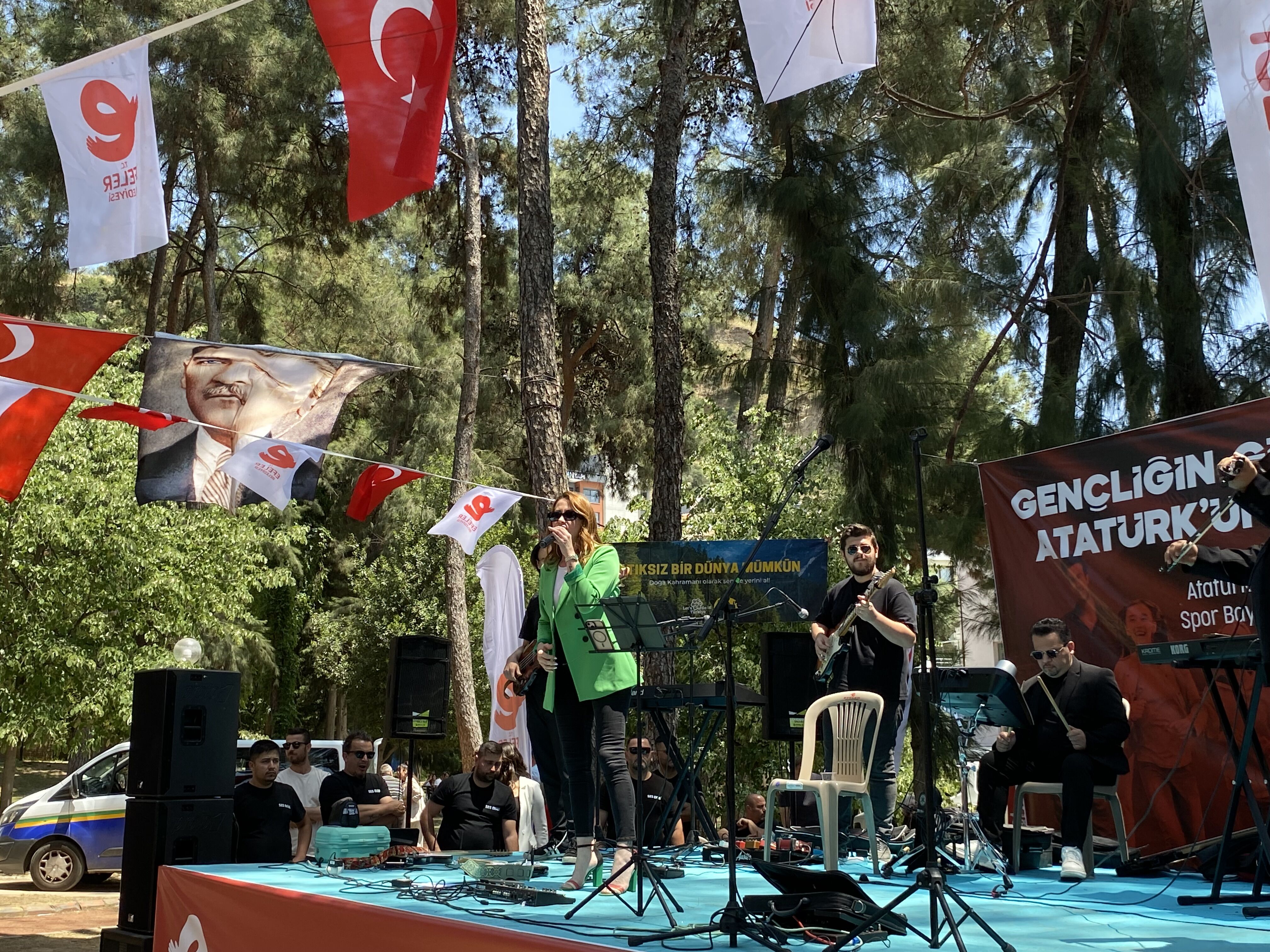 Efeler Belediyesi’nden coşkulu bayram kutlaması