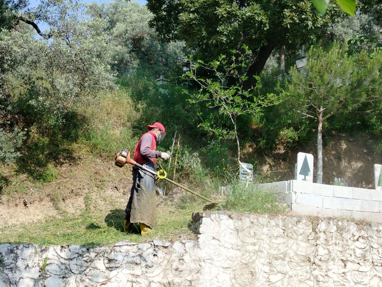 Efeler Belediyesinden Mezarliklarda Titiz Bakim Calismasi 569291 E0507Ae9C91D3767779Acf9C4E345Ffe