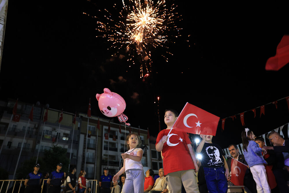 İncirliova'da 19 Mayıs coşkusu sokaklara taştı