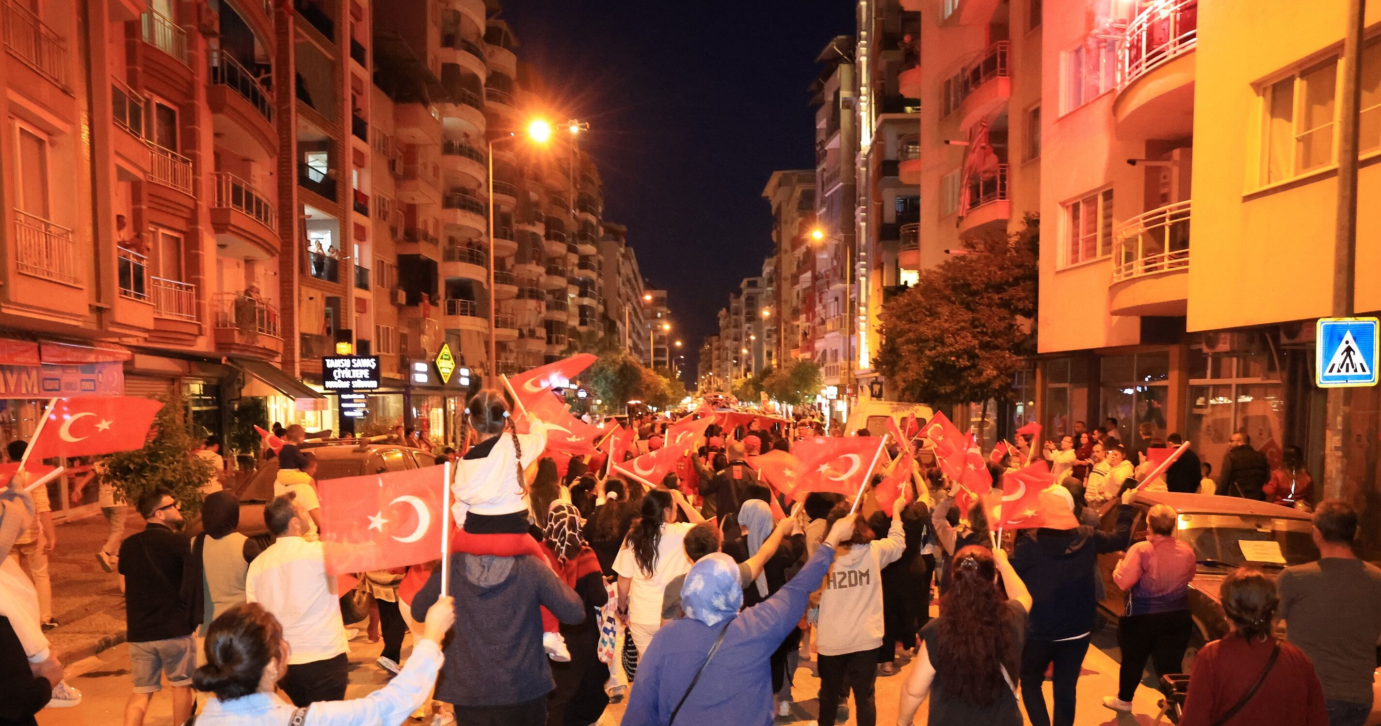 İncirliova'da 19 Mayıs coşkusu sokaklara taştı