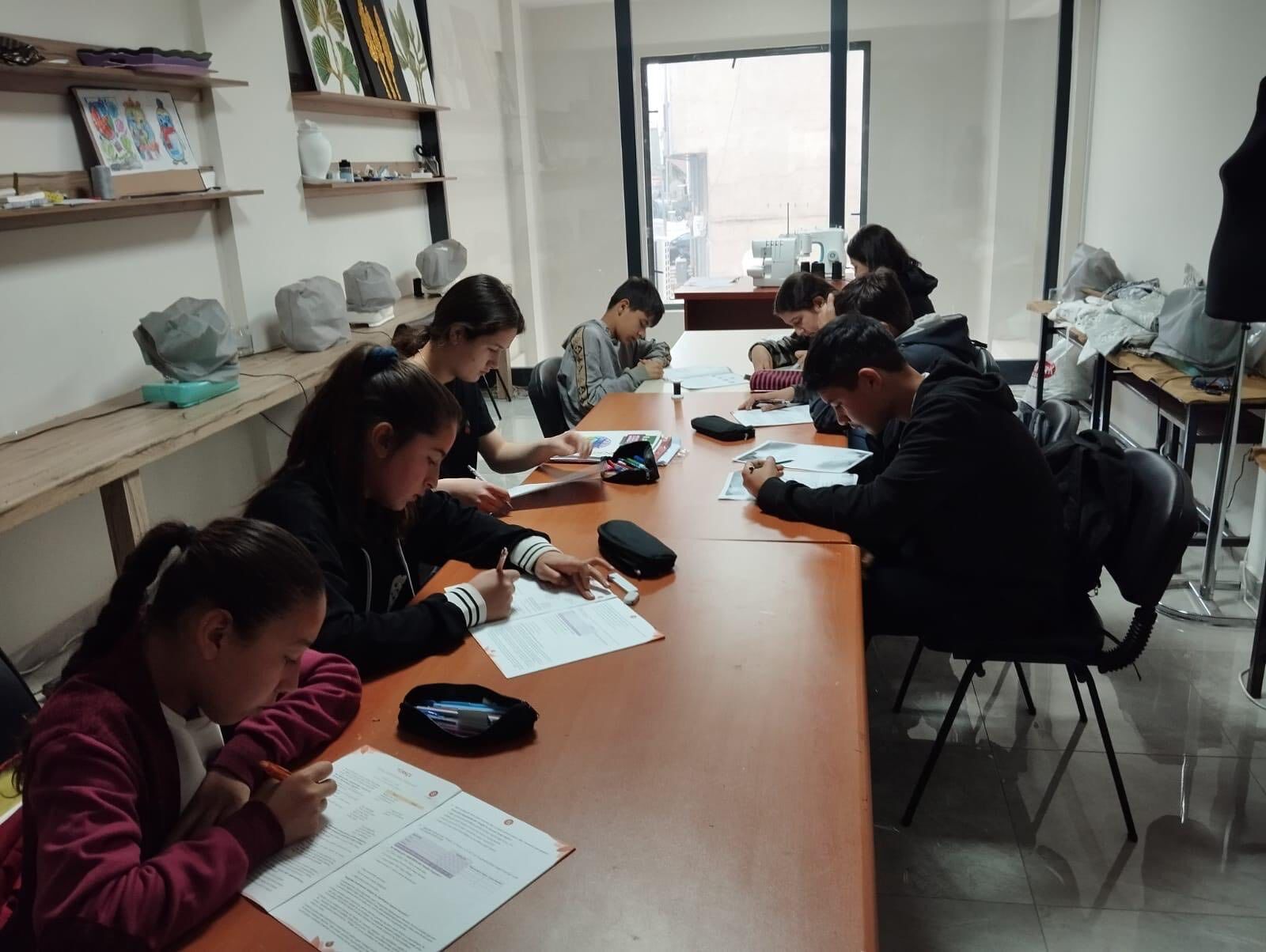 Karacasu Kaymakamligindan Ogrencilere Destek 569001 2186E18856914E25D2697Ab3F034Add7
