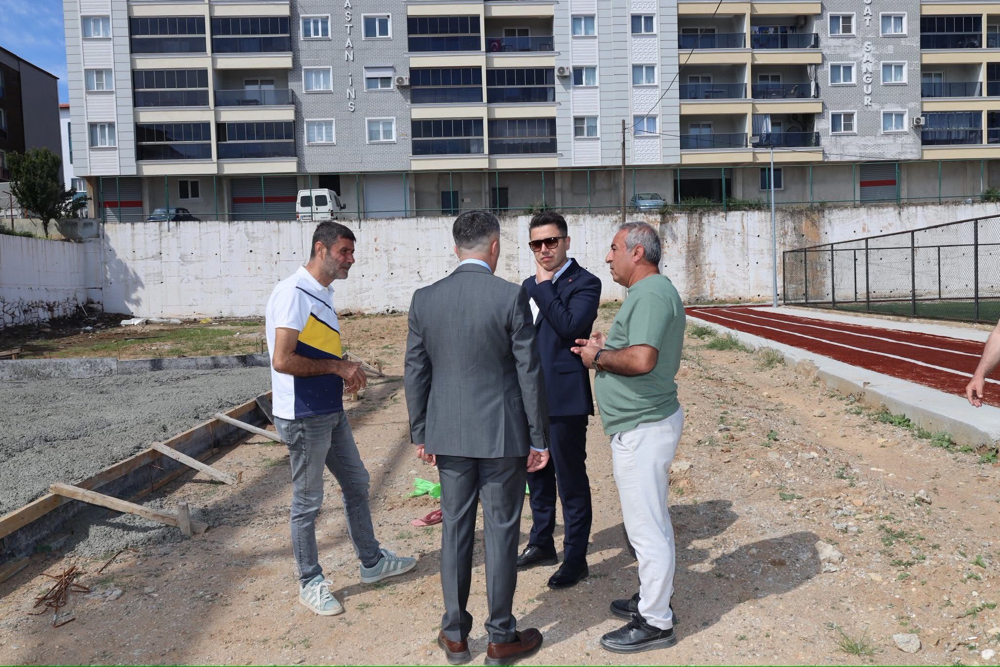 Kaymakam Gundogdu Havuz Insaatini Yerinde Inceledi Yetkililerden Bilgi Aldi 567547 37A8749A317233A431F33B7A4915C854