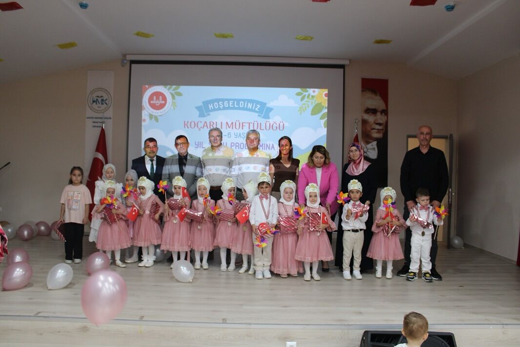 Kocarlida Ogrencilere Yil Sonu Etkinligi Ogrencilere Hediyeleri Takdim Edildi 570002 019C61Ad2Becd80E4E5Be4Efb7354Bf5