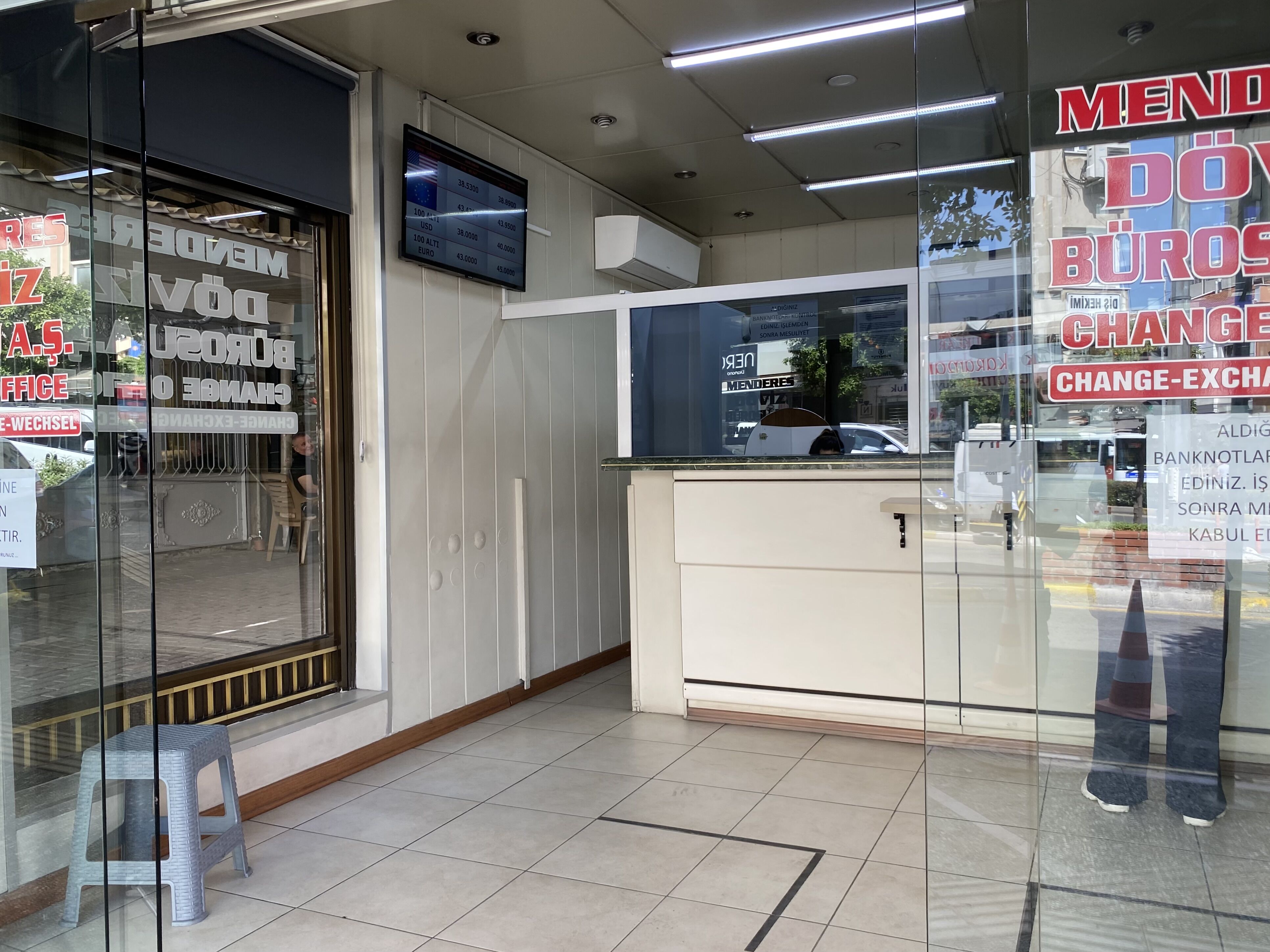 Küresel piyasalar döviz bürolarını vurdu: Aydın’da döviz büroları boş kaldı