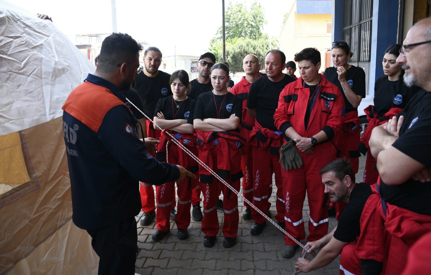 Kusadasi Belediyesi Arama Kurtarma Ekibi Egitimini Basariyla Tamamladi 567211 B8314A4772C666C1221552A97D74663A