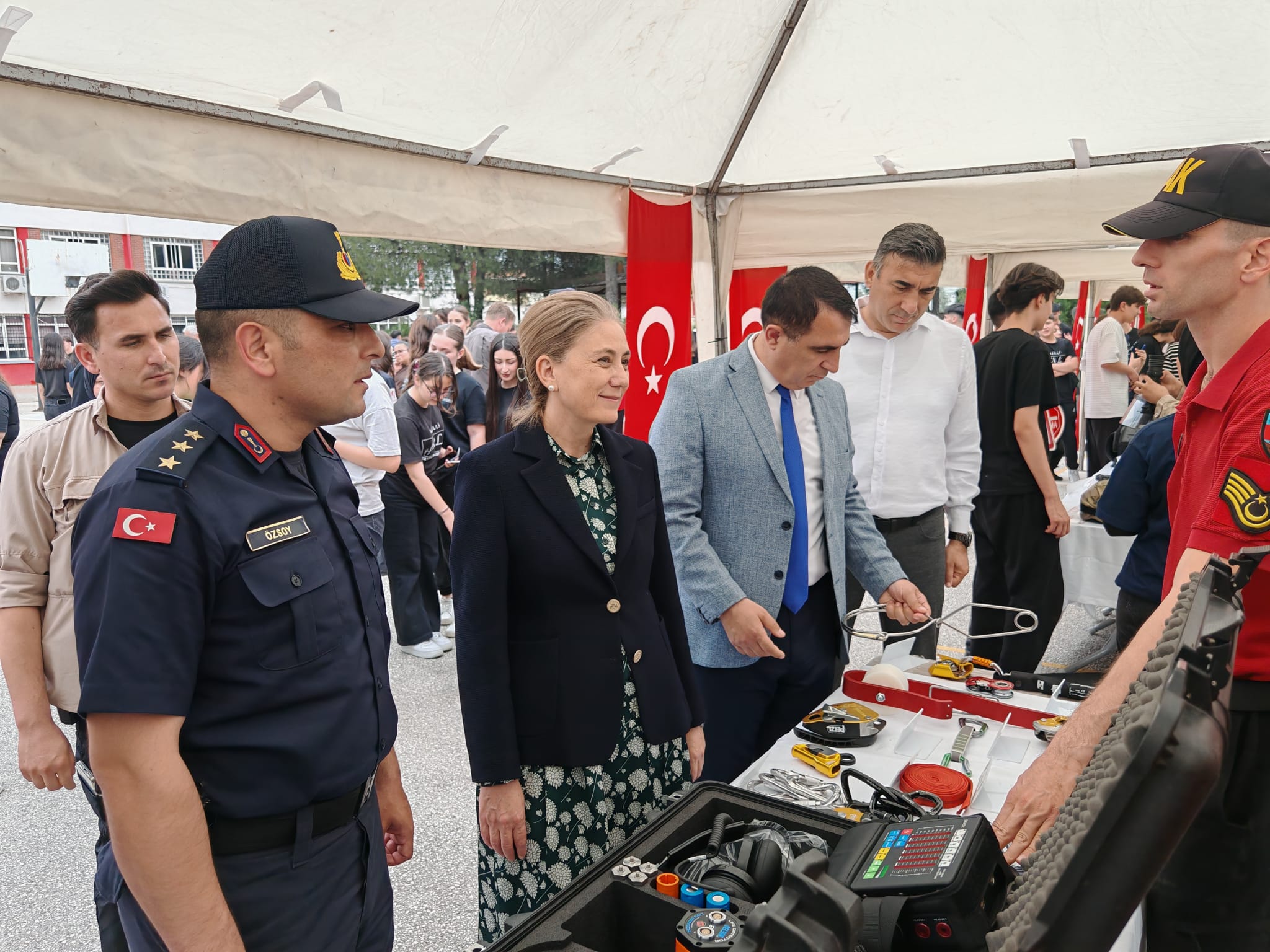 Nazilli Jandarmasi Gucunu Gosterdi Ogrenciler Ekipmanlari Inceledi 565908 10585A0841604Dbbd71C32C12D8Fbe61