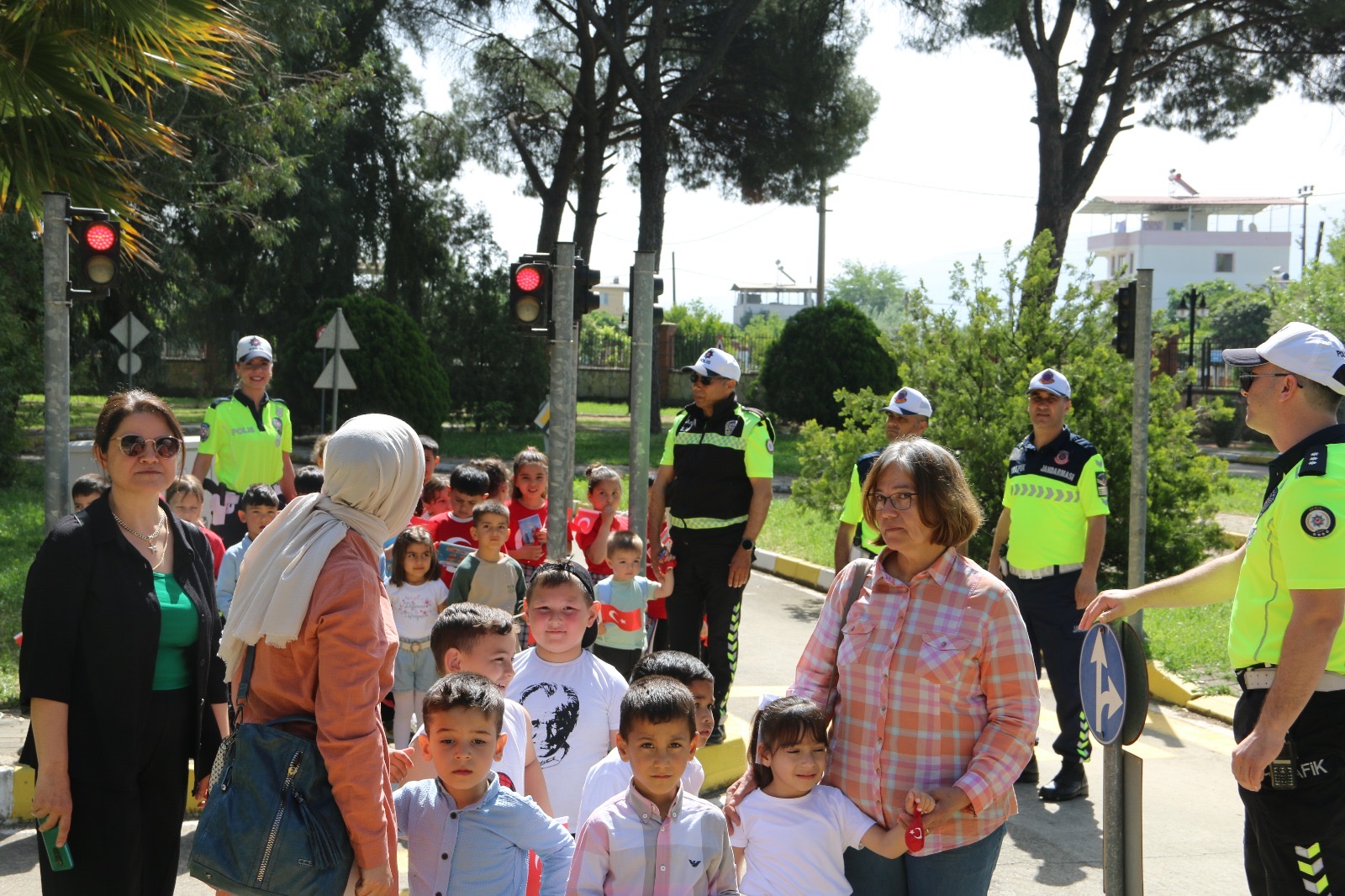 Nazillinin Minik Trafik Dedektifleri Kurallari Uygulamali Ogrendiler 566001 D551546B7271E42E2260F5Fd2D282D4F