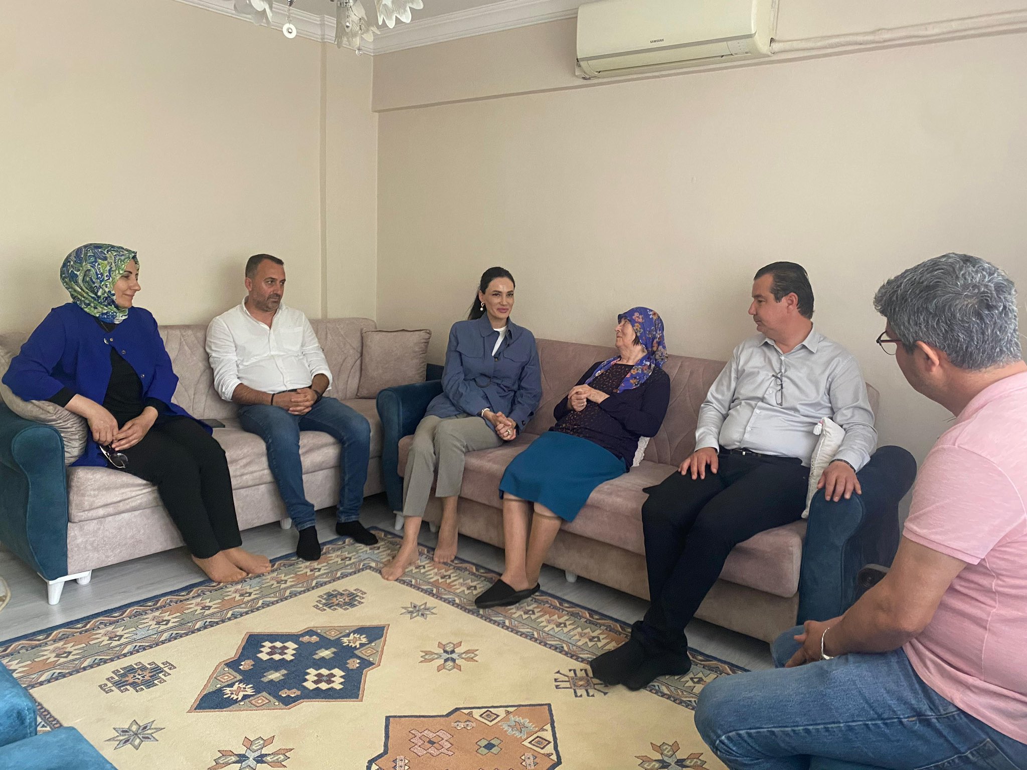 Saribastan Sehit Annesine Ziyaret Annelerimiz En Kiymetli Hazinelerimiz 566719 De8E34354B73C3D2F65741B6A110F07D