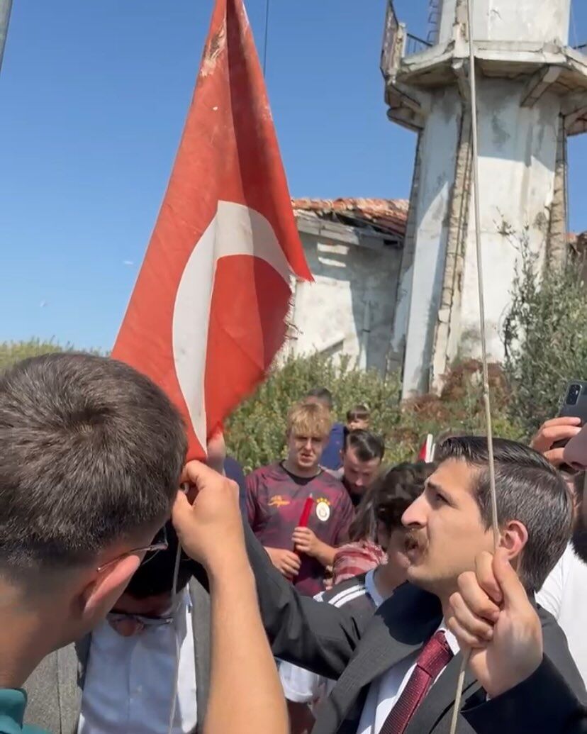 Ulku Ocaklari Aydin Il Baskanligindan Duygulandiran Etkinlik Bayrak Adasinda Turk Bayragi Dalgalandi 569114 D586B48B34314E190785B91464B0728C