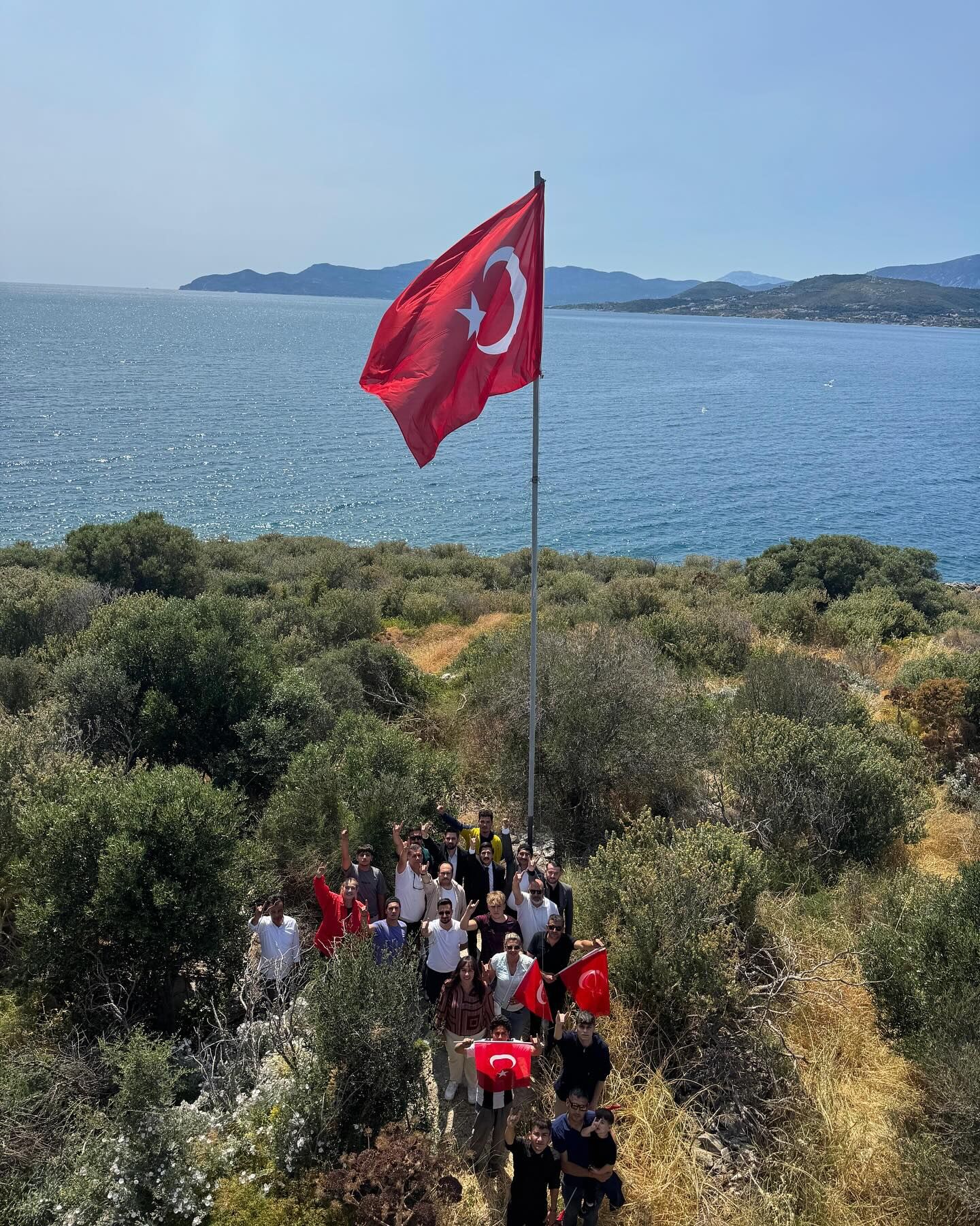 Ulku Ocaklari Aydin Il Baskanligindan Duygulandiran Etkinlik Bayrak Adasinda Turk Bayragi Dalgalandi 569114 Dd6D85Ceb25A067Cf458Ab1D13C4C287