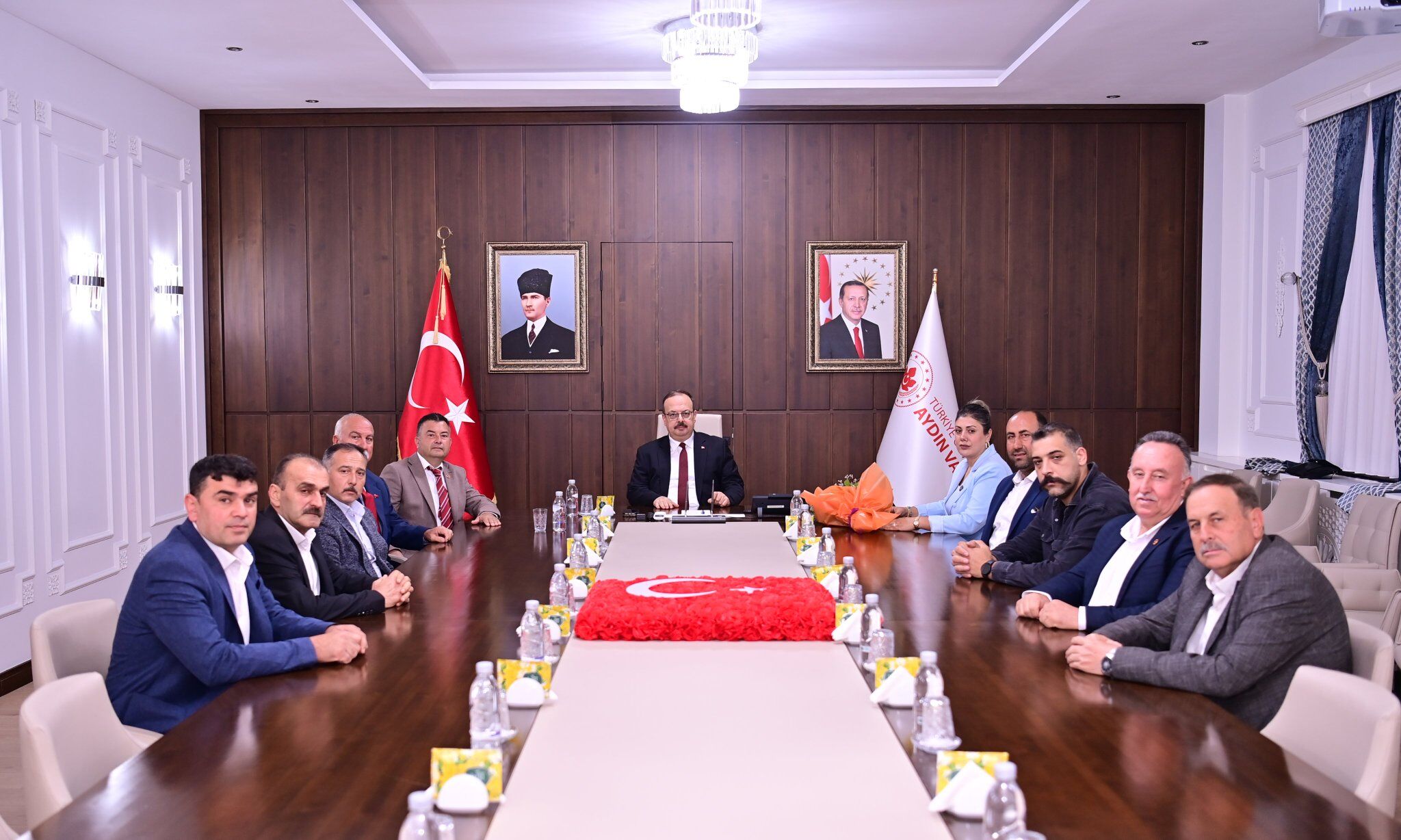 Vali Canbolat Krize El Atti Aydinli Muhtarlarin Muhur Sorunu Cozume Kavusacak 568629 9137C1E4D670A0Dad232F4Ffe286E4B0