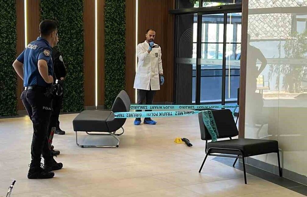 Eşinden ayrılan adam hastaneyi kan gölüne çevirdi! Genç personel feci şekilde can verdi
