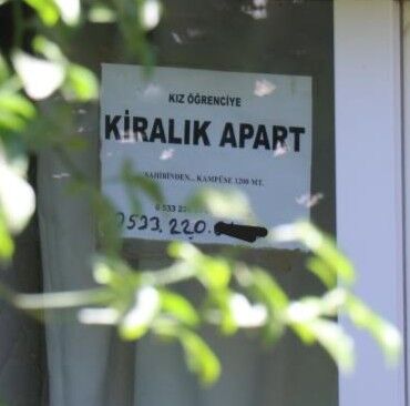 Üniversiteli kızlara iğrenç tuzak! Sapık adam mahrem görüntüleri canlı izleyip kaydediyormuş