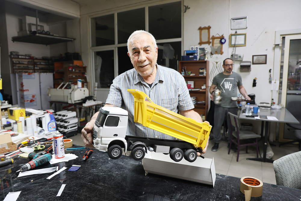 Maket tutkusu sınırları aştı: Aydınlı baba-oğul 70 ülkeye ihracat yapıyor