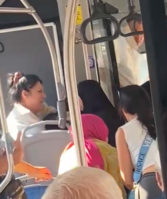 Otobüste tesettürlü kadına çirkin saldırı! 28 Şubat sürecinde yaşananları hatırlattı