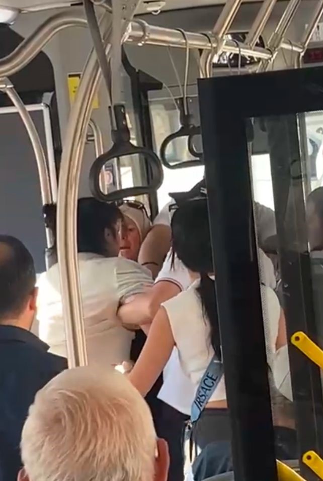 Otobüste tesettürlü kadına çirkin saldırı! 28 Şubat sürecinde yaşananları hatırlattı
